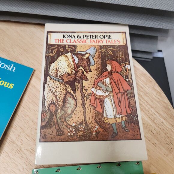 6-Book Junior Kids Reading Bundle – Solve-It Mysteries, Fairy Tales & Pooh - Picture 6 of 7